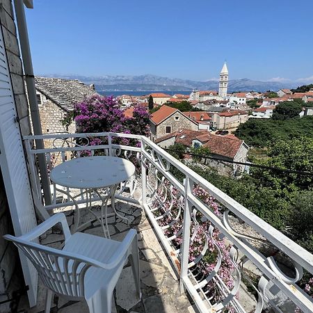 Central Studio Apartments & Dormitory Rooms Supetar Buitenkant foto