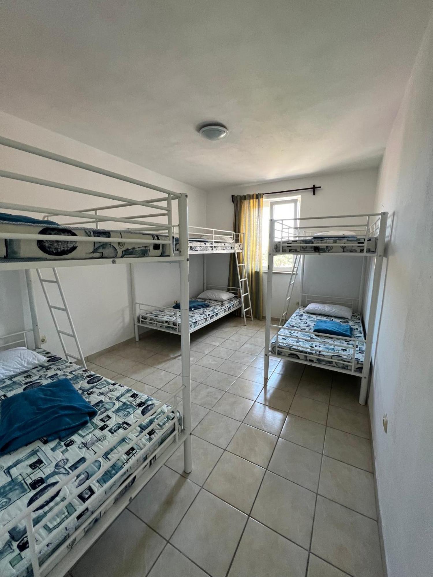 Central Studio Apartments & Dormitory Rooms Supetar Buitenkant foto