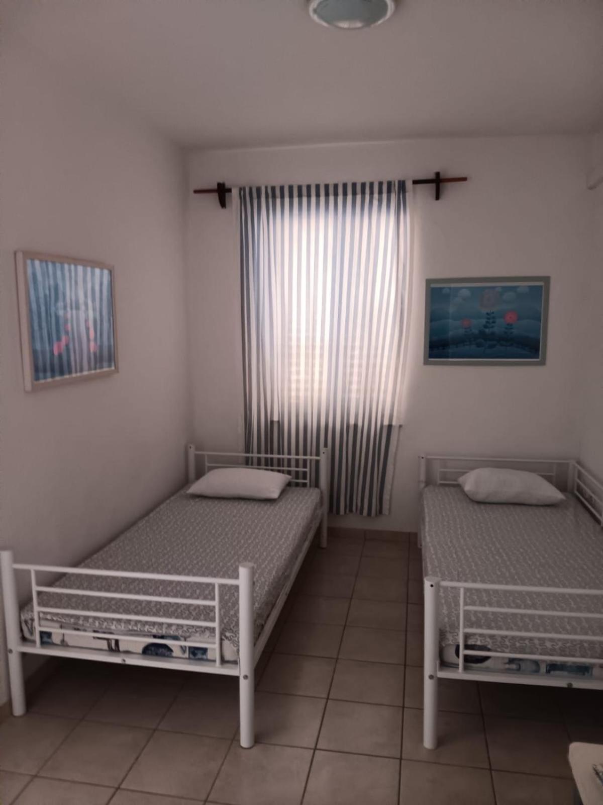 Central Studio Apartments & Dormitory Rooms Supetar Buitenkant foto