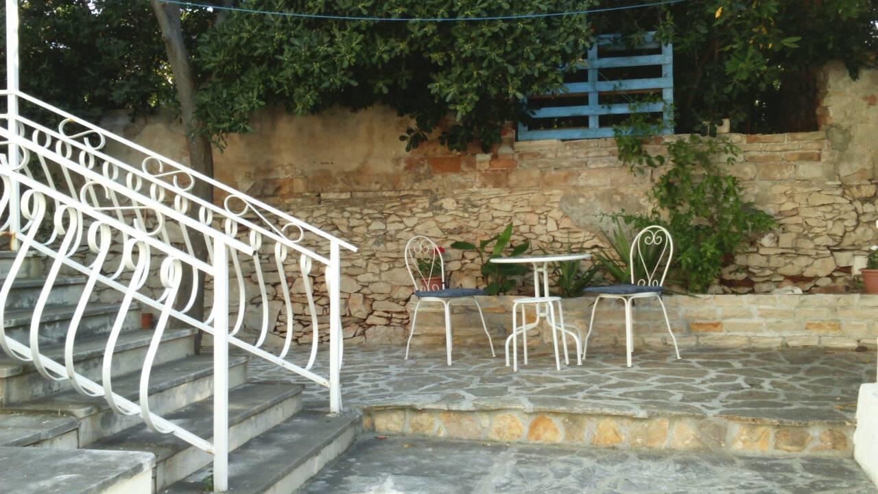 Central Studio Apartments & Dormitory Rooms Supetar Buitenkant foto